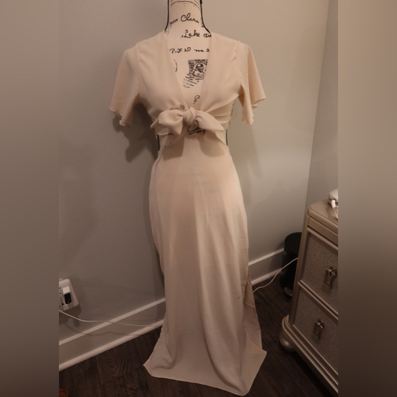 Cream and white maxi dress with a bow tie in the front and short sleeves. - Picture 1 of 3